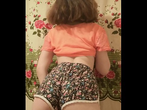 ❤️ سیکسی نوجوان بیب کیمرے پر اپنی شارٹس اتار رہی ہے۔ ❌ ہم پر ur.porngifmag.ru ❌️