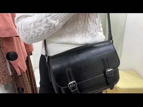 ❤️ فٹنگ روم میں ڈلڈو کے ساتھ نوجوان کتیا فیرل بیری کی عوامی مشت زنی ❌ ہم پر ur.porngifmag.ru ❌️